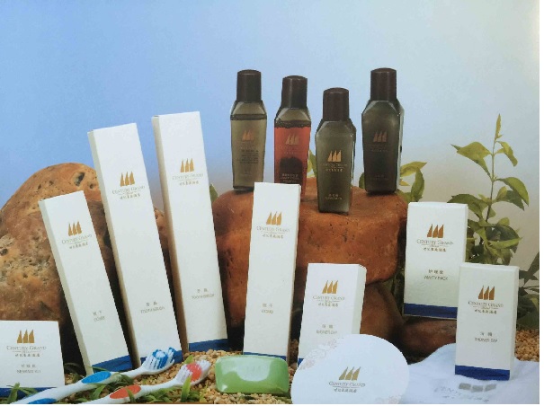 昆明久久佳美宾馆酒店用品公司告诉大家,化纤被芯脏了,怎样进行清洗